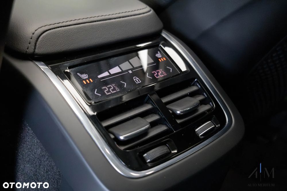 Volvo XC 60 B4 D AWD Ultimate Dark - 34