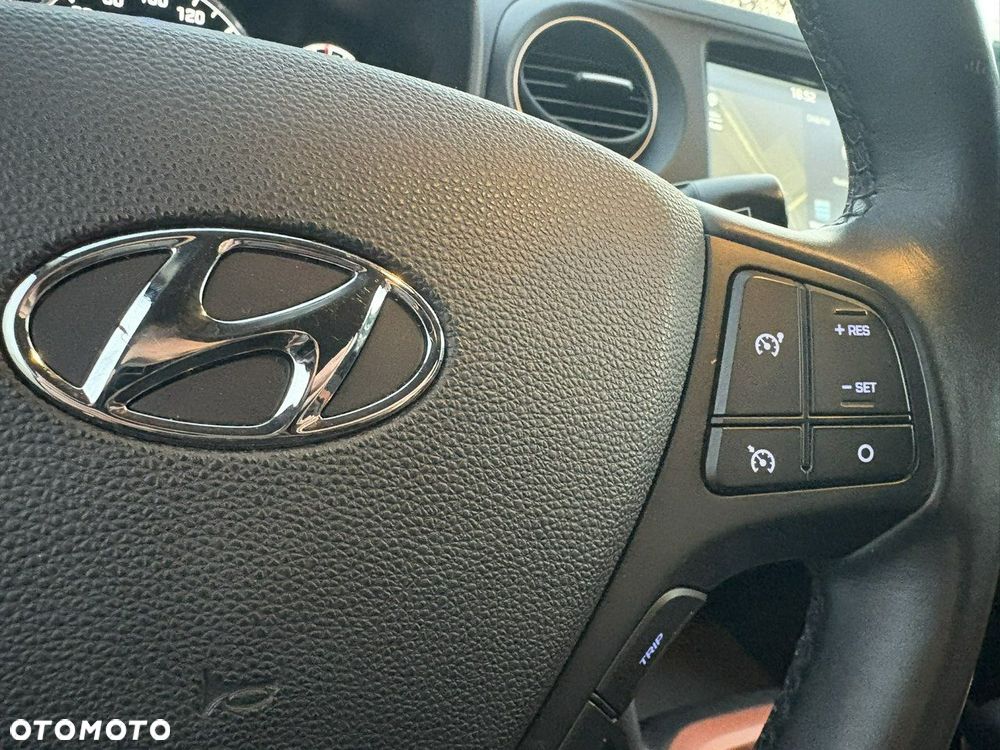 Hyundai i10 1.0 Fifa World Cup Edition - 24