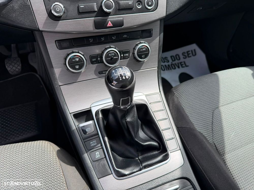 VW Passat Variant 1.6 TDI BlueMotion Comfortline - 18