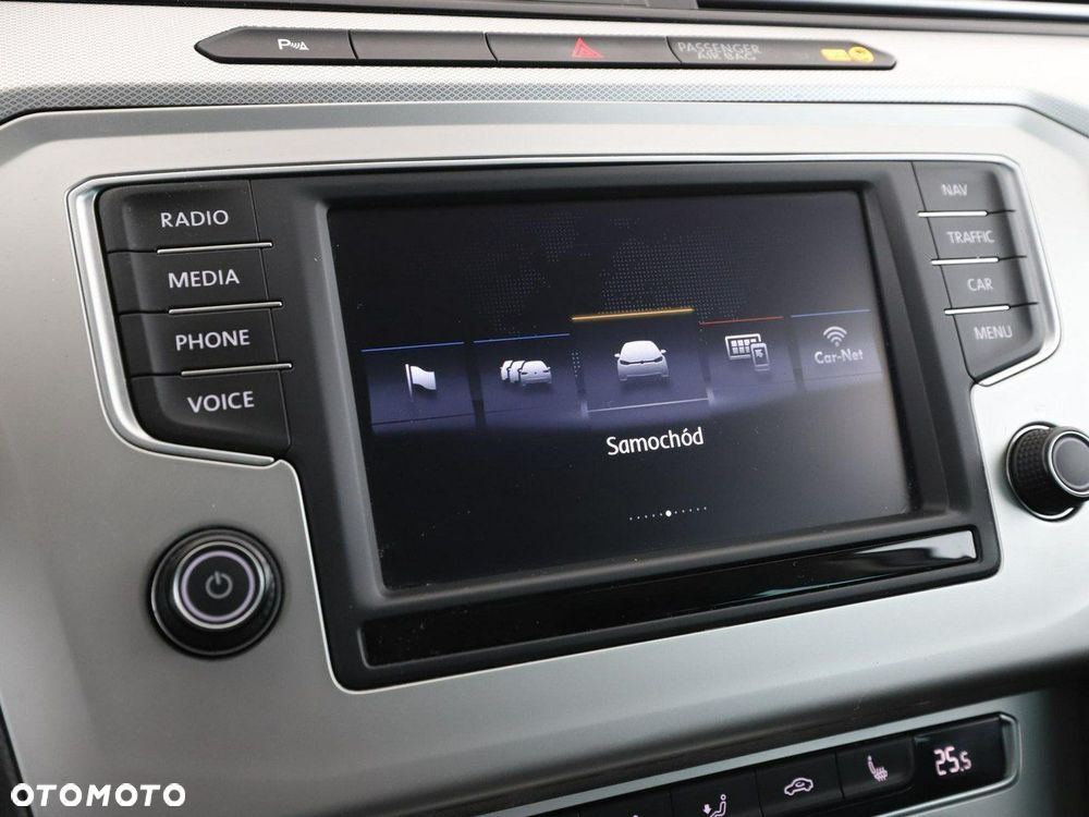 Volkswagen Passat - 24