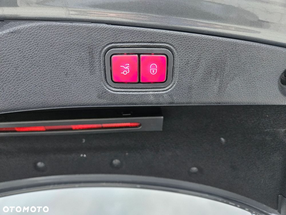 Mercedes-Benz Klasa E 220 d 4Matic 9G-TRONIC AMG Line - 12