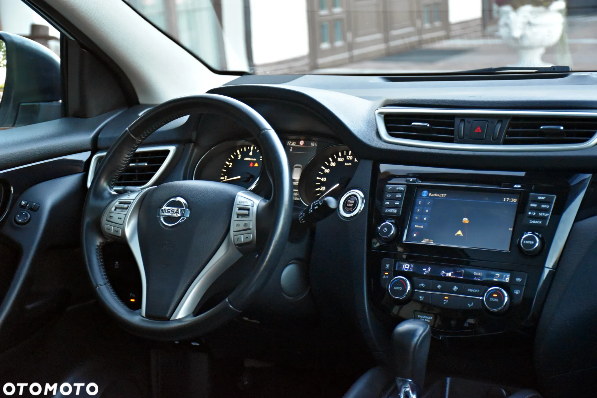 Nissan Qashqai 1.2 DIG-T Xtronic TEKNA+ - 36