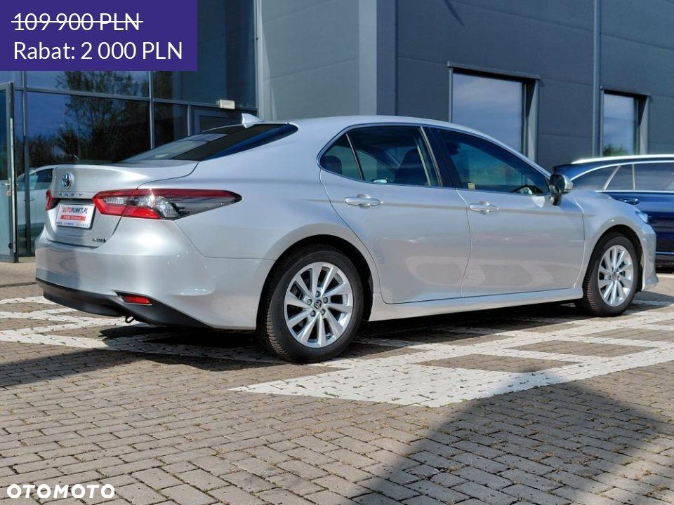 Toyota Camry - 4