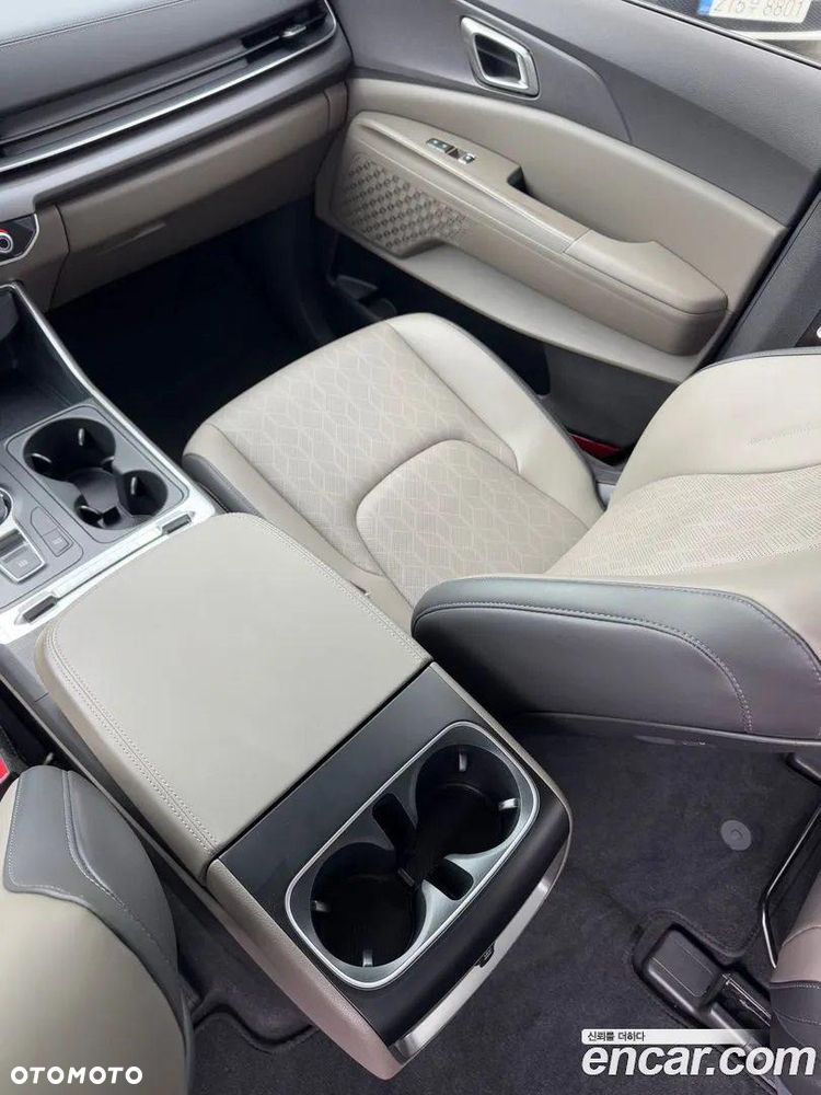 Kia Carnival - 11