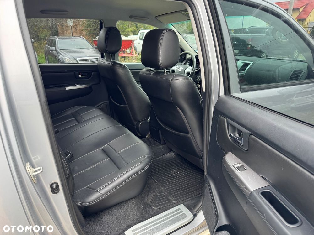 Toyota Hilux 3.0 D-4D Invincible - 12