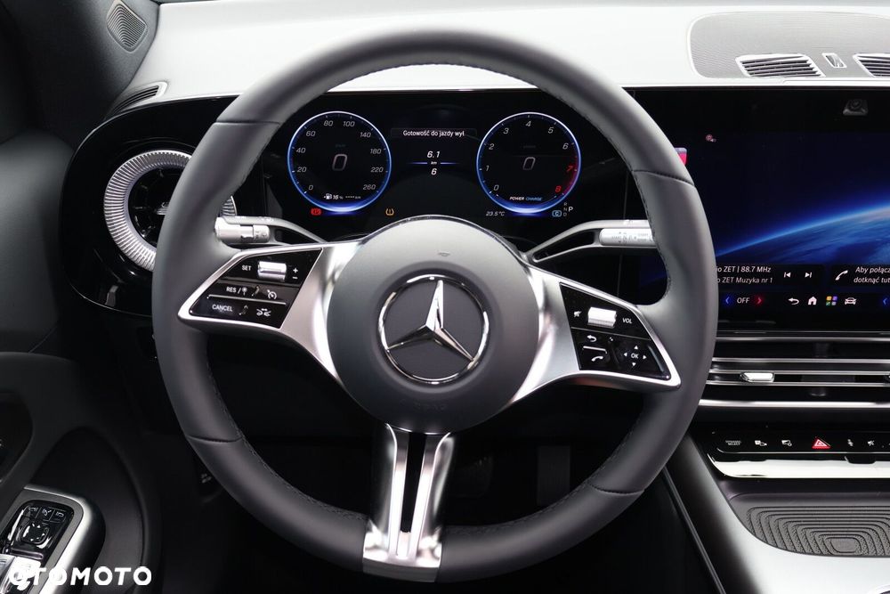 Mercedes-Benz GLB - 14