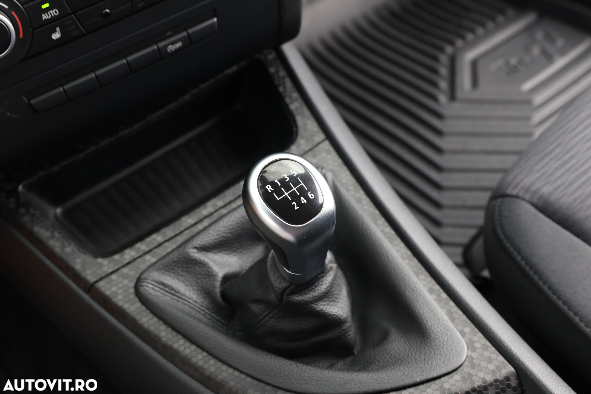 BMW Seria 1 118d - 24