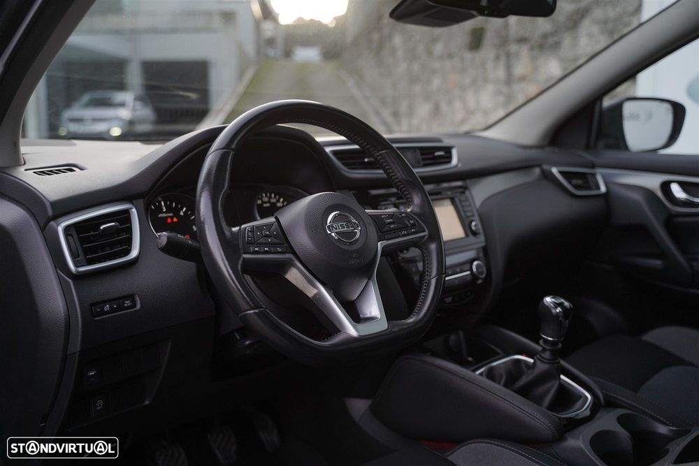 Nissan Qashqai 1.5 dCi N-Connecta 18 - 28