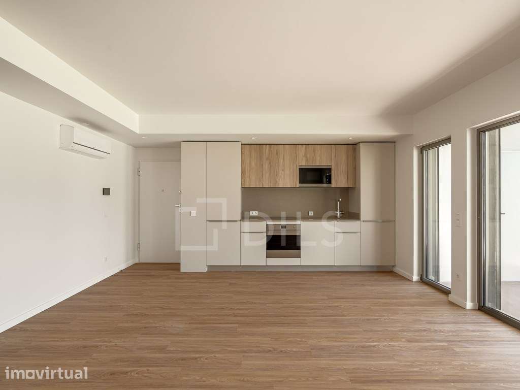 Apartamento T1, com terraço e piscina em Santo António dos Cavaleiros - Grande imagem: 2/19