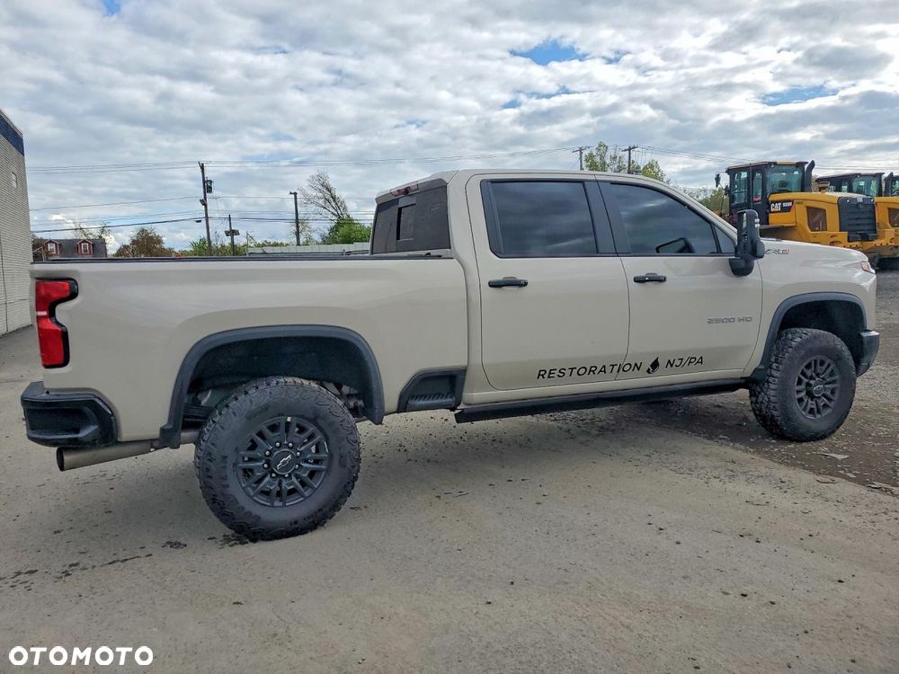 Chevrolet Silverado - 4