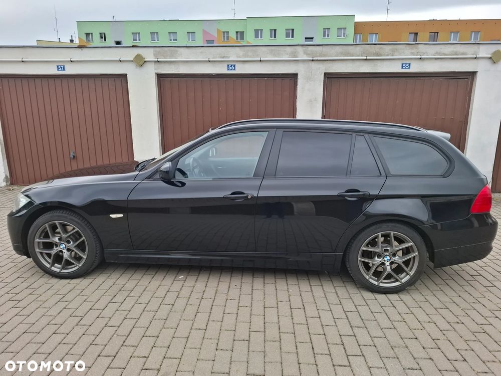 BMW Seria 3 318d DPF Touring - 6