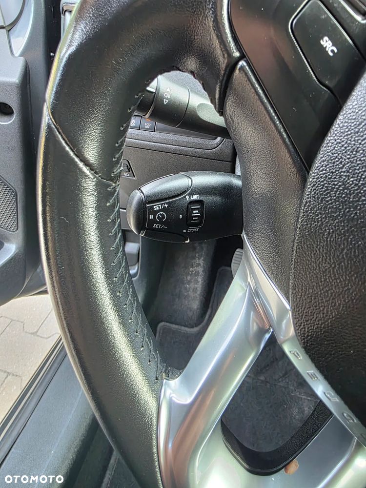Peugeot 208 - 18