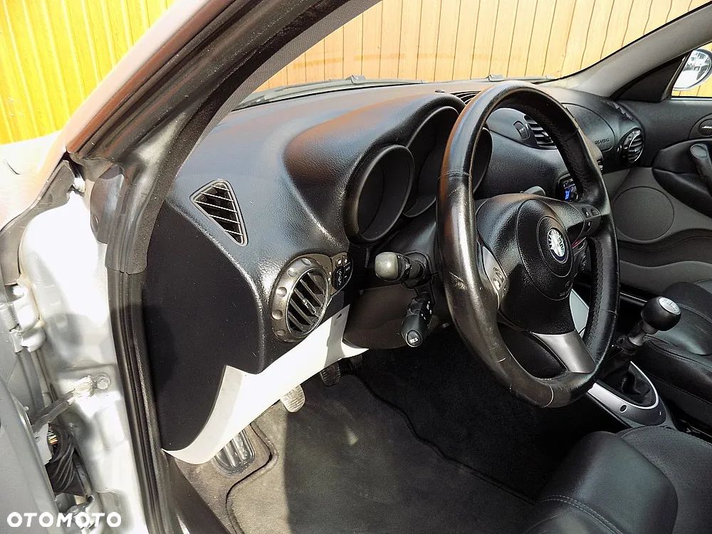 Alfa Romeo GT 1.9 JTD M-Jet Sportiva - 11