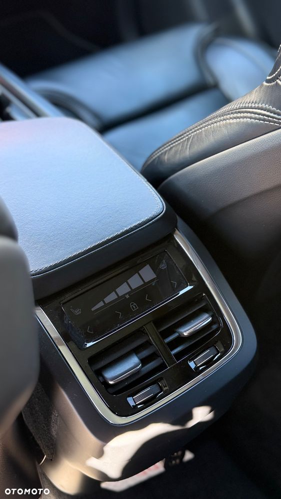 Volvo XC 90 T6 AWD R-Design - 10
