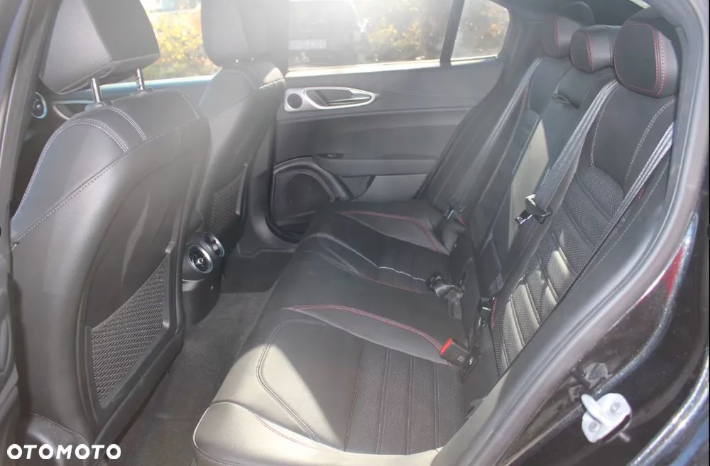 Alfa Romeo Giulia 2.0 Turbo Competizione Q4 - 9