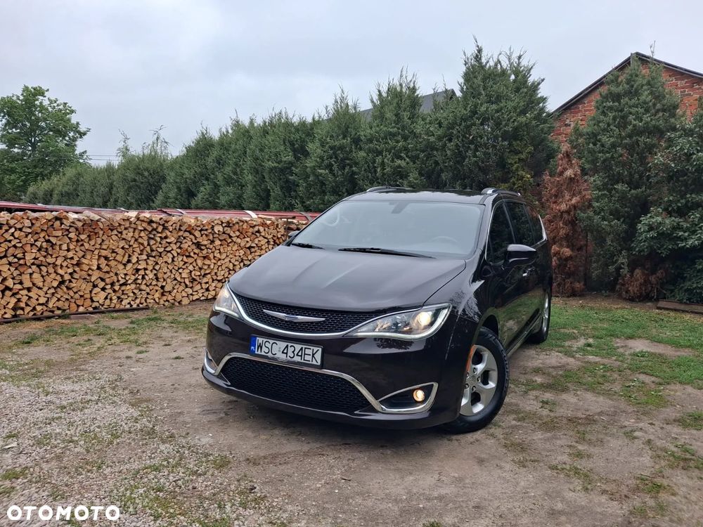 Chrysler Pacifica - 1