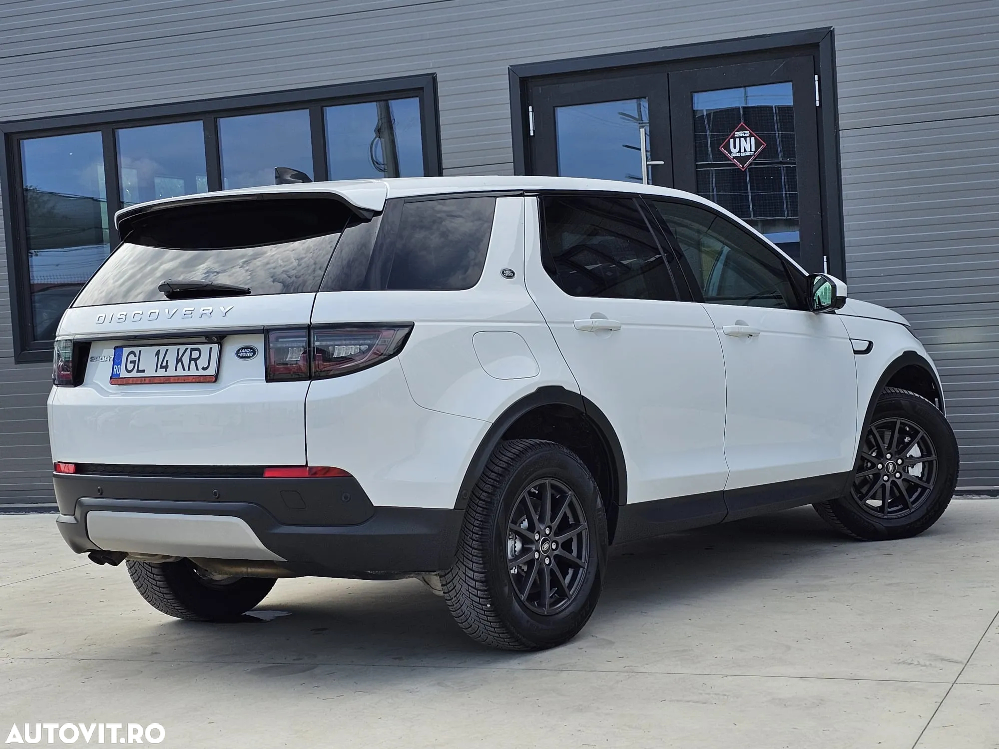 Land Rover Discovery Sport 2.0 D200 MHEV Urban Edition - 4
