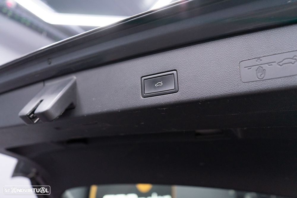 VW Golf Variant 2.0 TDi R-Line DSG - 22