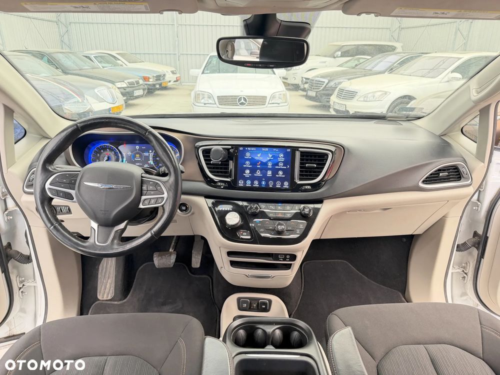 Chrysler Pacifica - 6