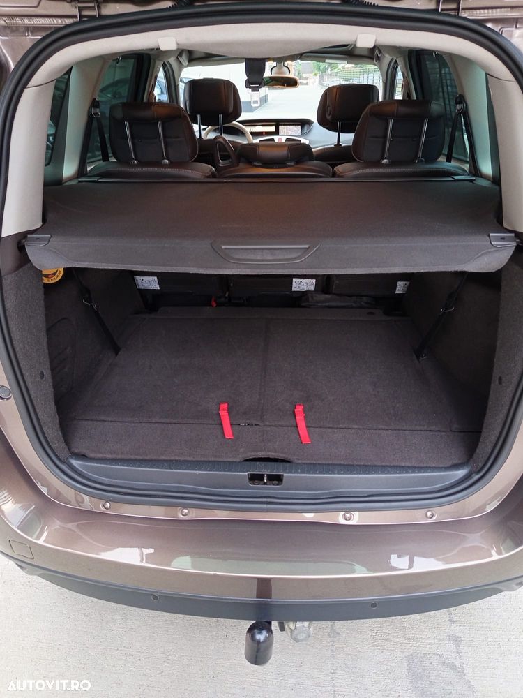 Renault Grand Scenic - 16