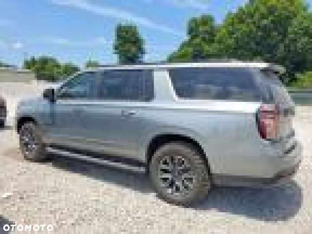 Chevrolet Suburban - 6