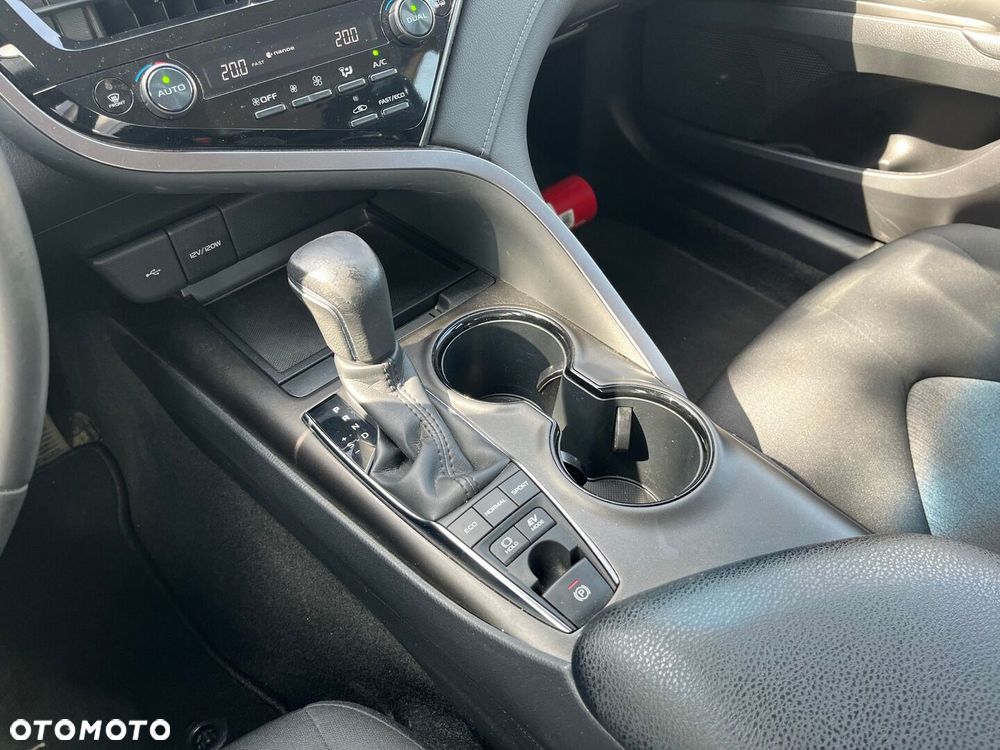 Toyota Camry 2.5 Hybrid Comfort CVT - 14