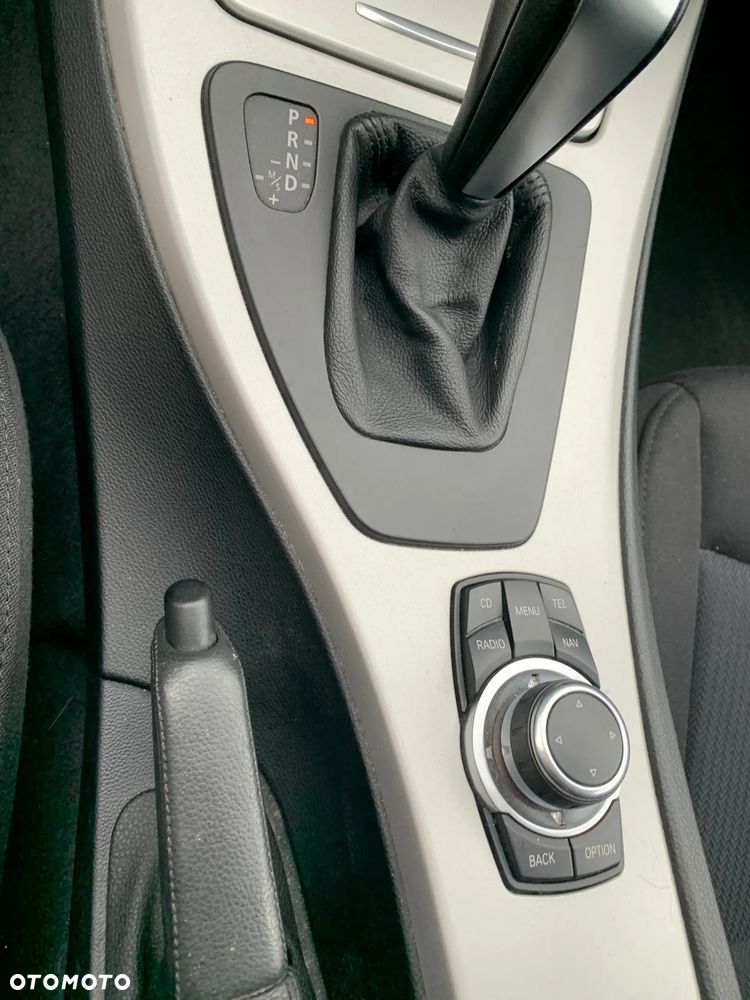 BMW Seria 3 318i - 22