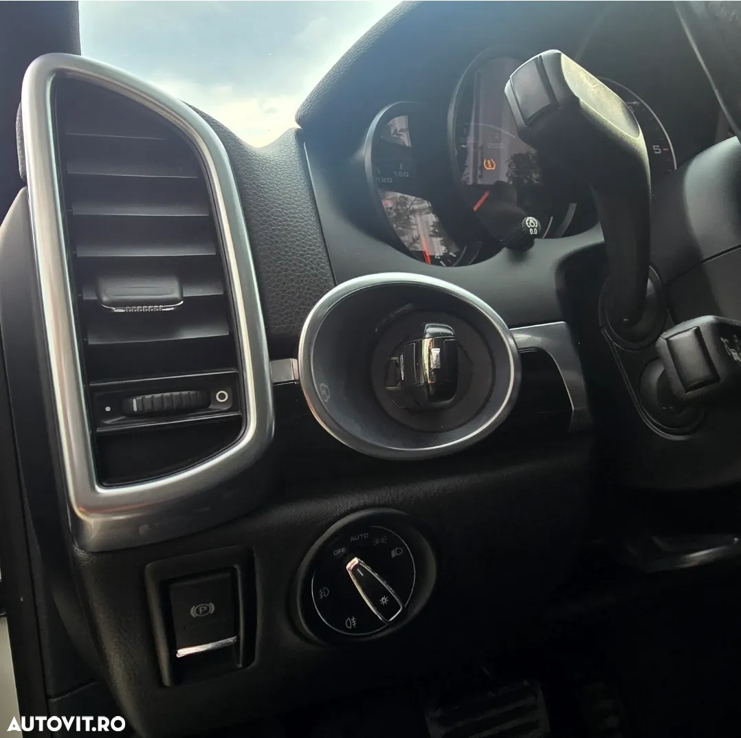 Porsche Cayenne Diesel Platinum Edition - 18
