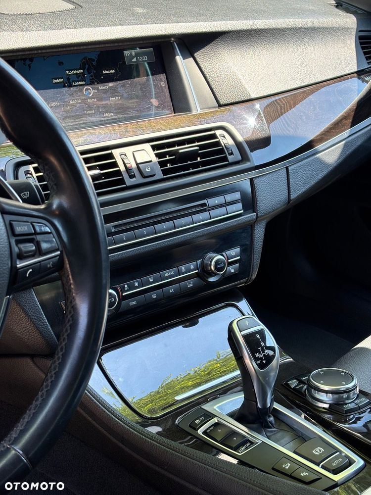 BMW Seria 5 528i xDrive Luxury Line - 14