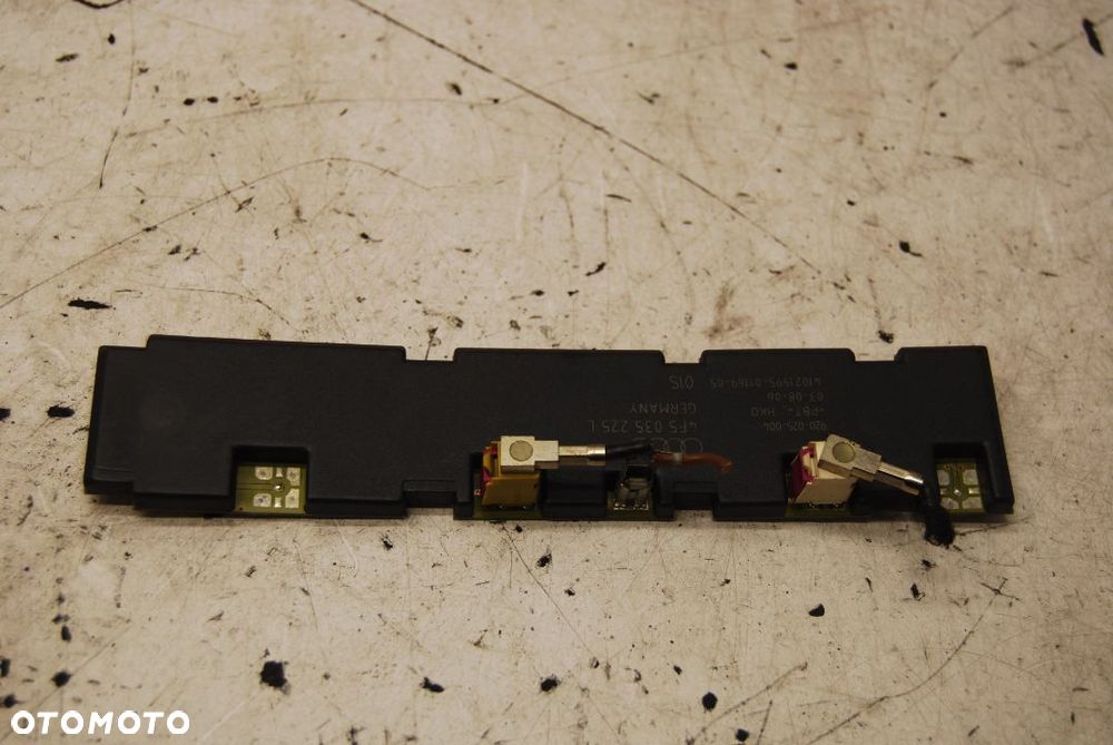 WZMACNIACZ ANTENY 4F5035225L 4F5035225A AUDI A6 C6 2005R. SEDAN - 2