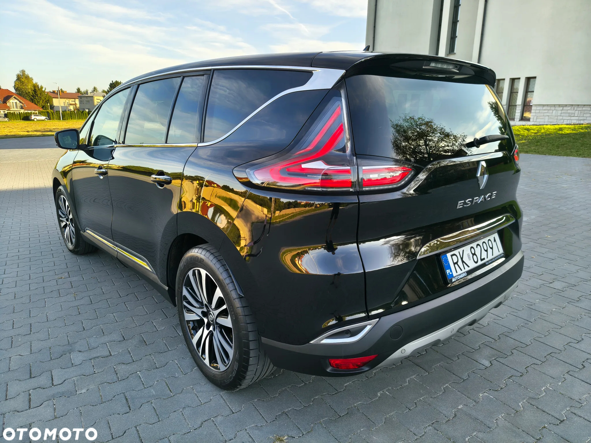 Renault Espace 1.6 dCi Energy Initiale Paris EDC - 4