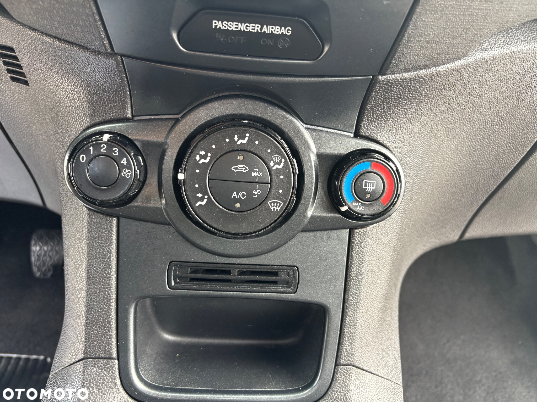 Ford Fiesta - 25