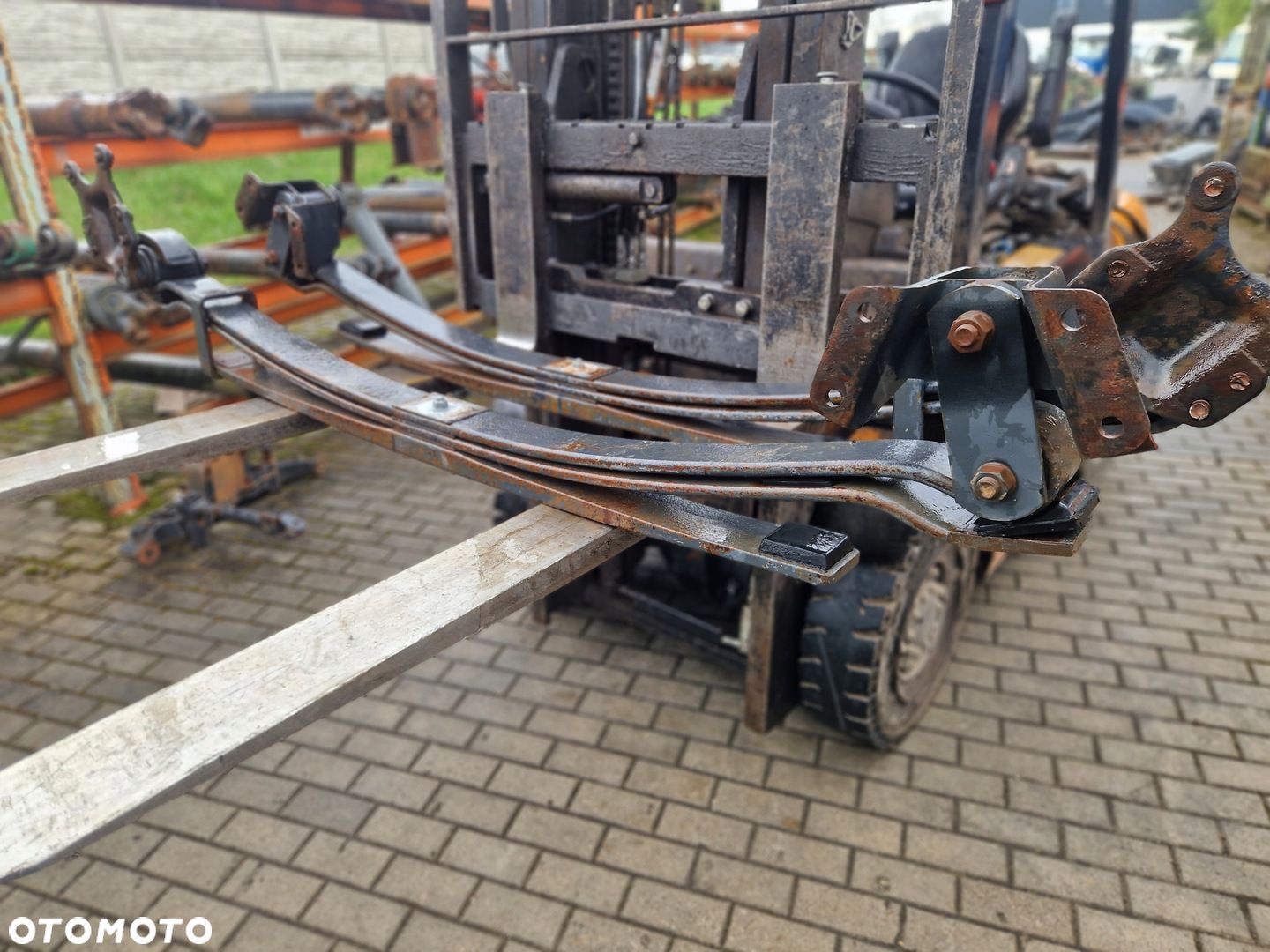Resor Tył Tylny Tylni Mercedes 814 - 917 17.5 R 3 pióra Spring Pack - 1