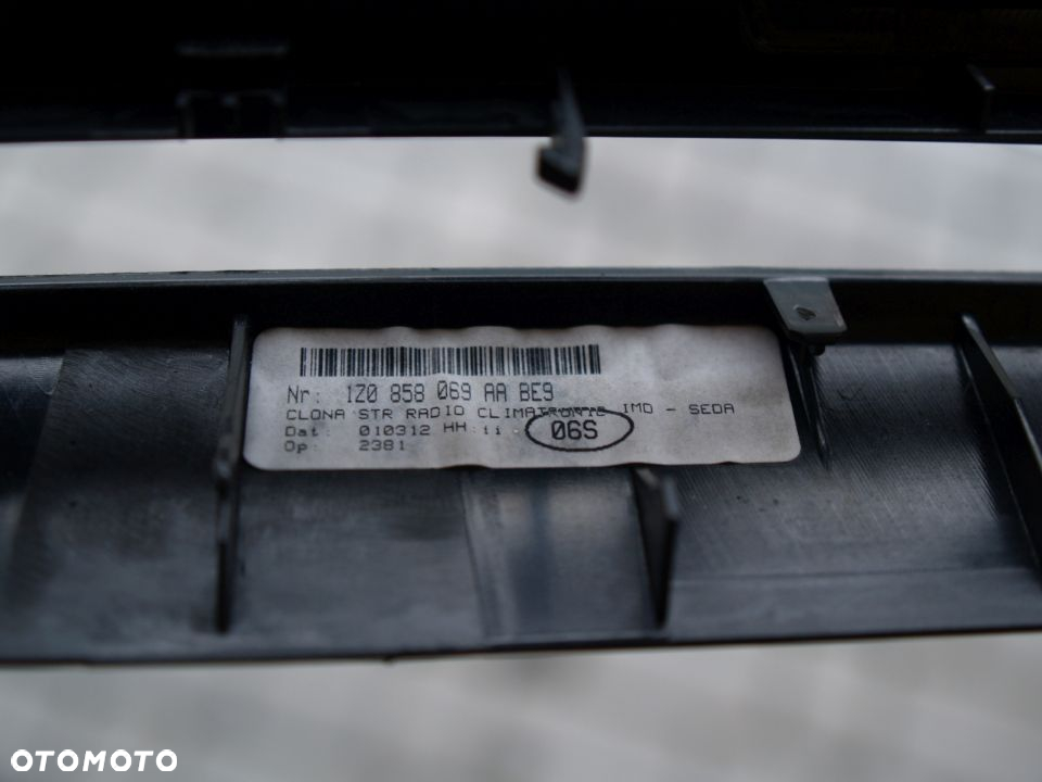 Skoda Octavia Panel ramka radia 2 II 1Z0858069 - 5