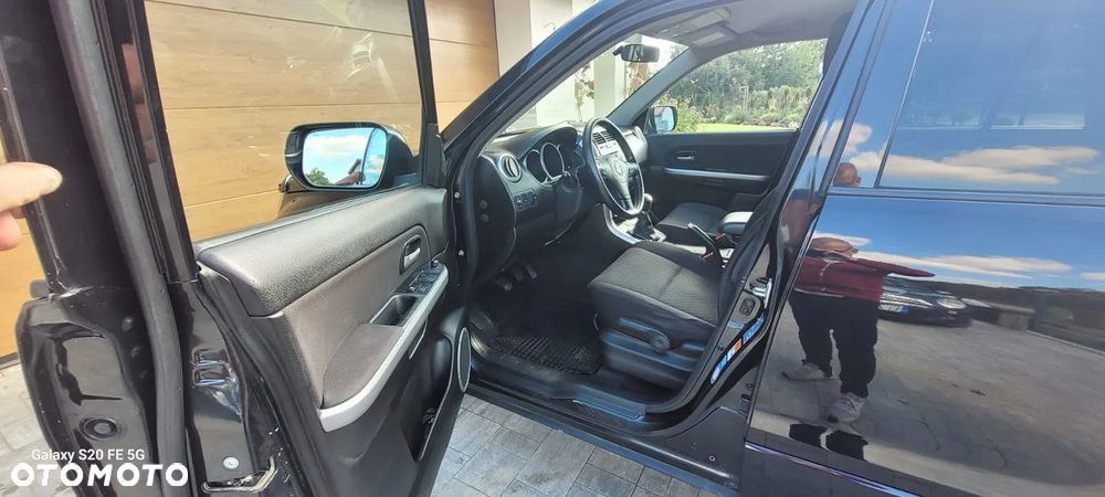 Suzuki Grand Vitara 2.4 De Luxe - 14