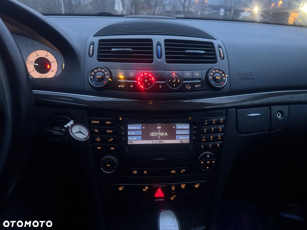 Mercedes-Benz Klasa E - 17