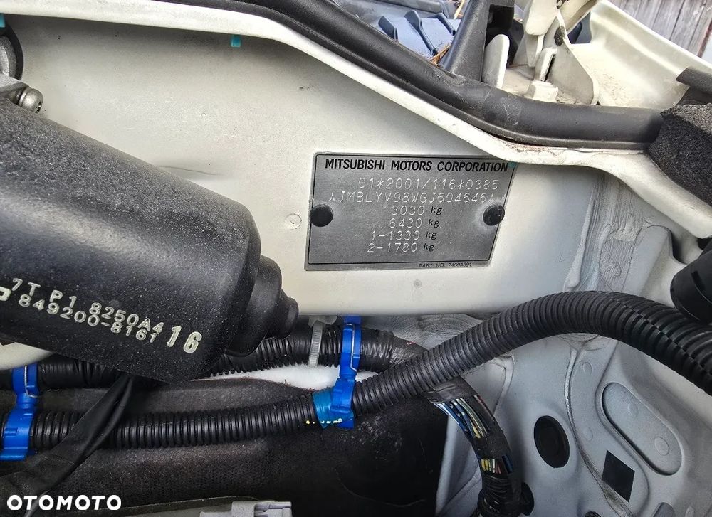 Mitsubishi Pajero - 15