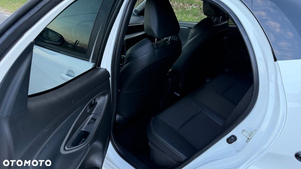 Toyota Yaris Hybrid 1.5 Selection Style - 11