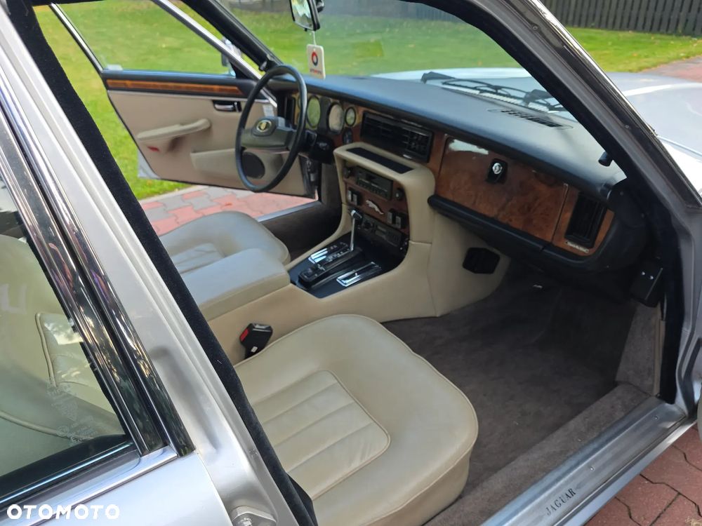 Jaguar XJ - 27