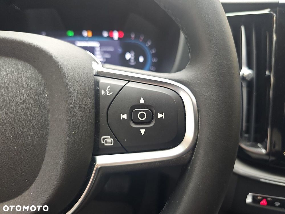 Volvo XC 60 B4 B Essential - 11