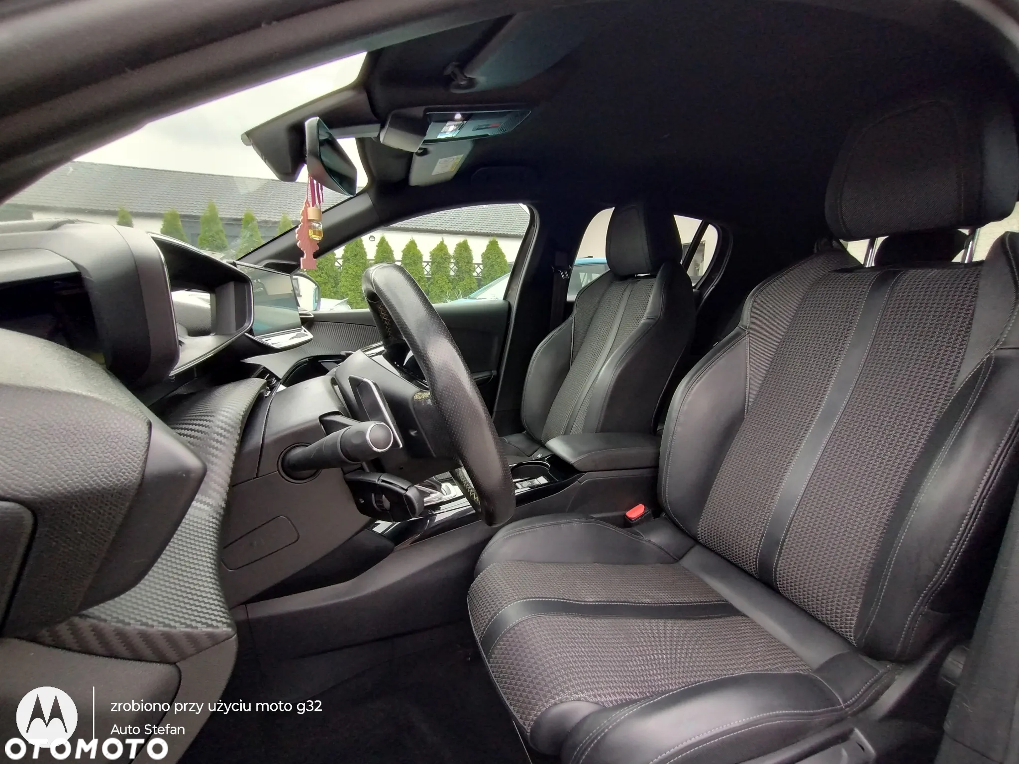 Peugeot 208 PureTech 100 EAT8 GT Pack - 17