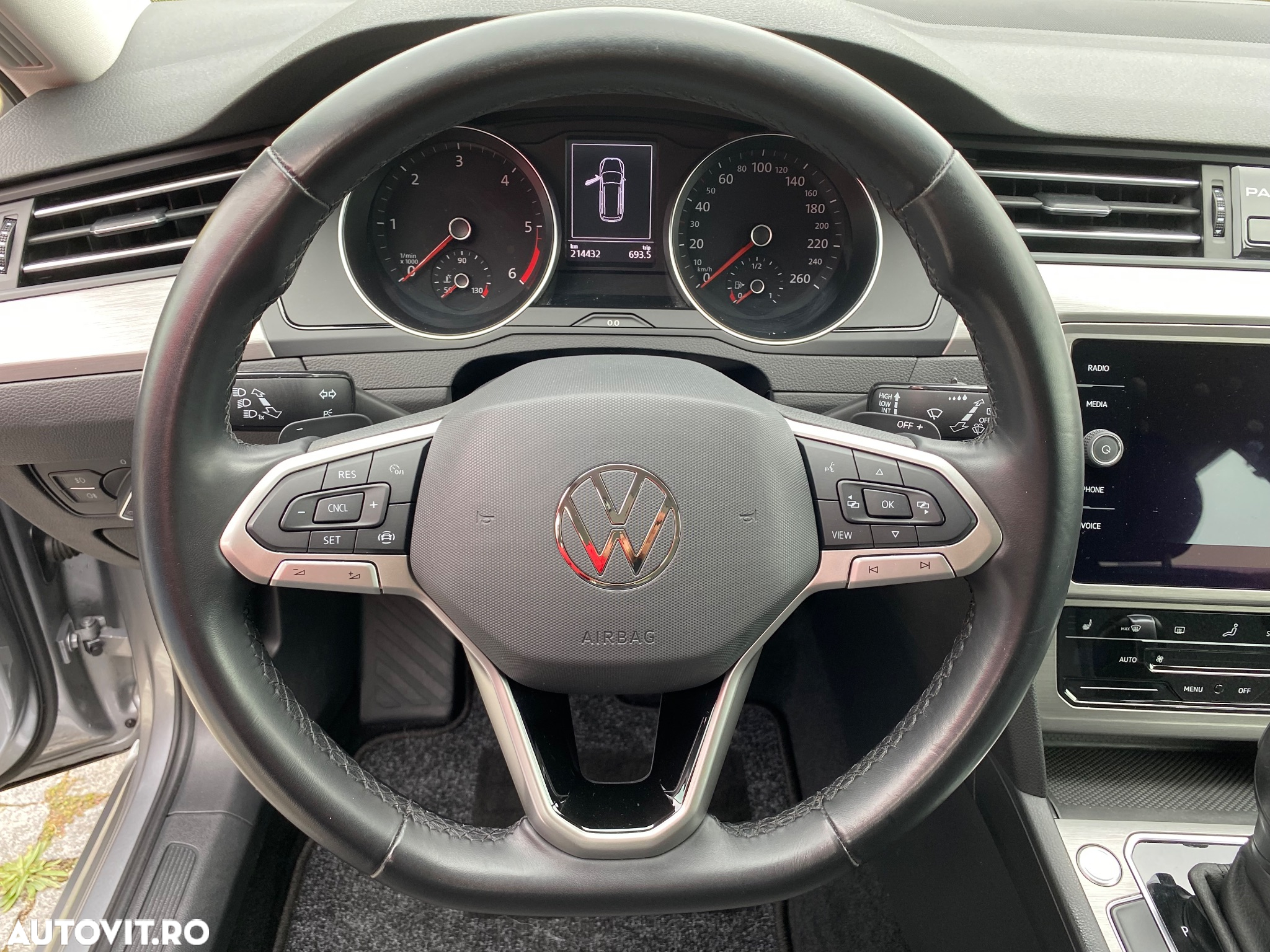Volkswagen Passat Variant 2.0 TDI DSG Comfortline - 27