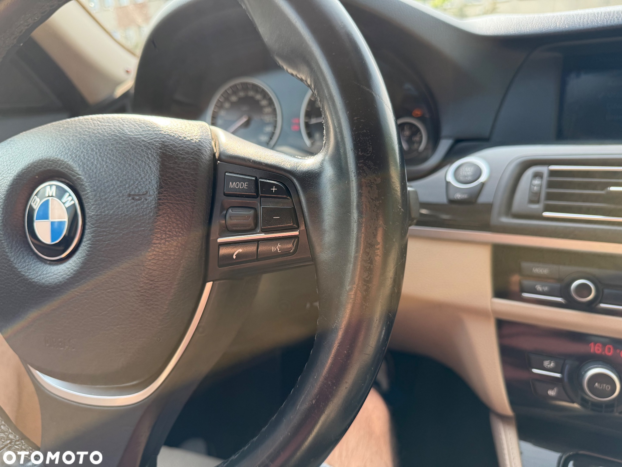 BMW Seria 5 528i xDrive - 24