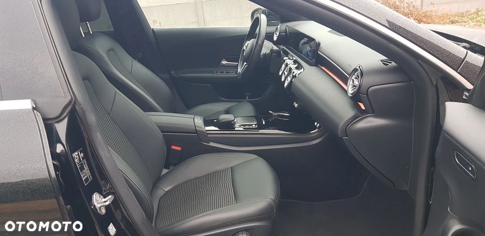 Mercedes-Benz CLA 250 e 8G-DCT AMG Line - 28