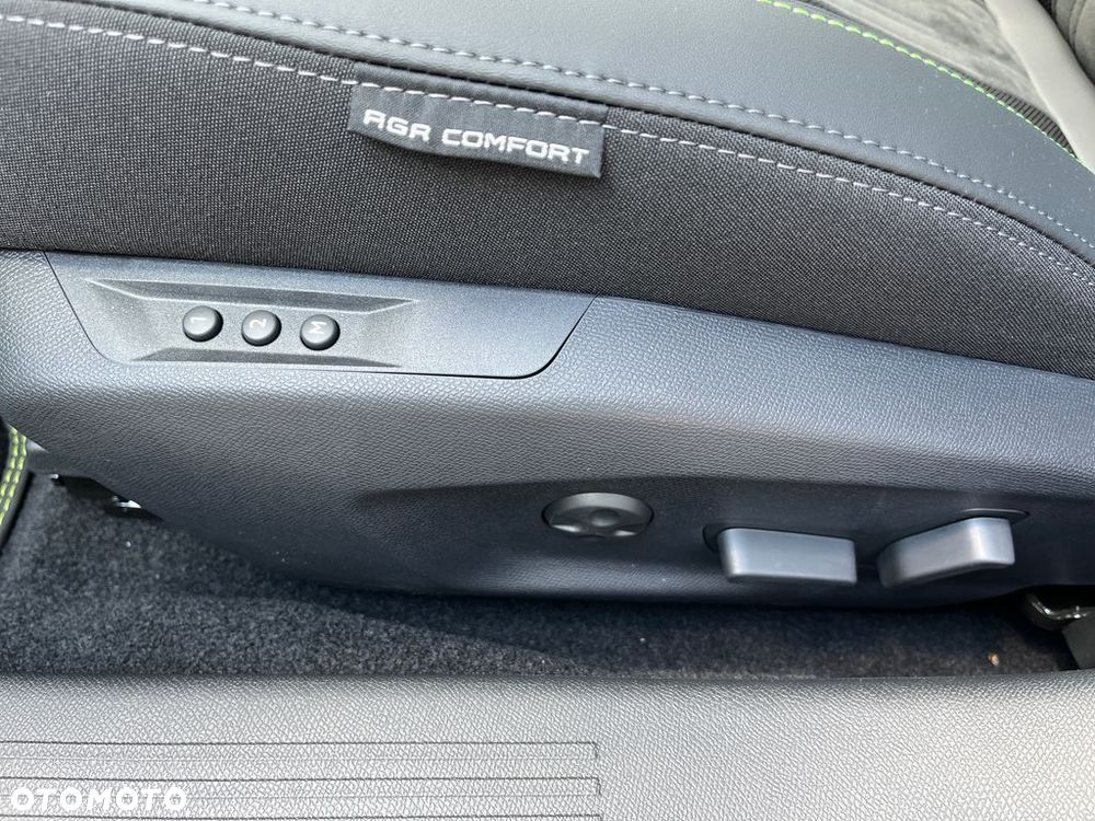 Peugeot 408 - 18