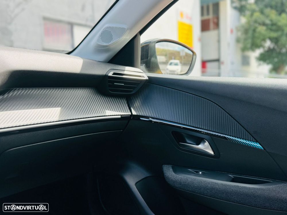 Peugeot 208 1.2 PureTech Allure - 32