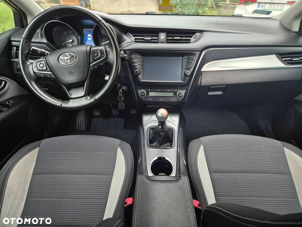 Toyota Avensis 2.0 D-4D Premium - 10