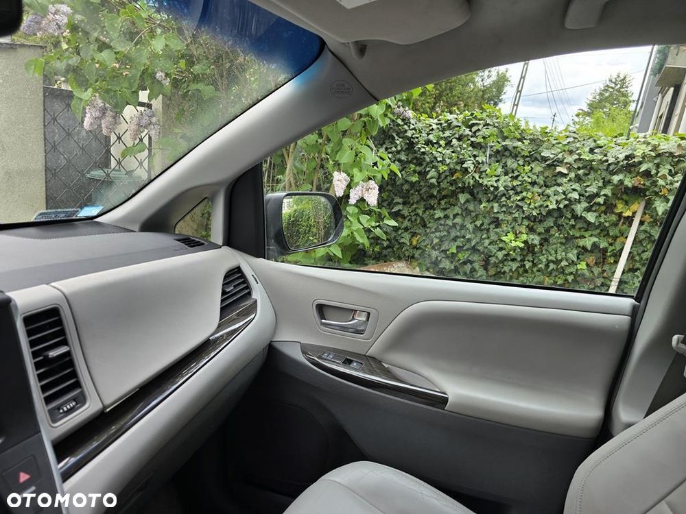 Toyota Sienna 3.5 V6 - 10
