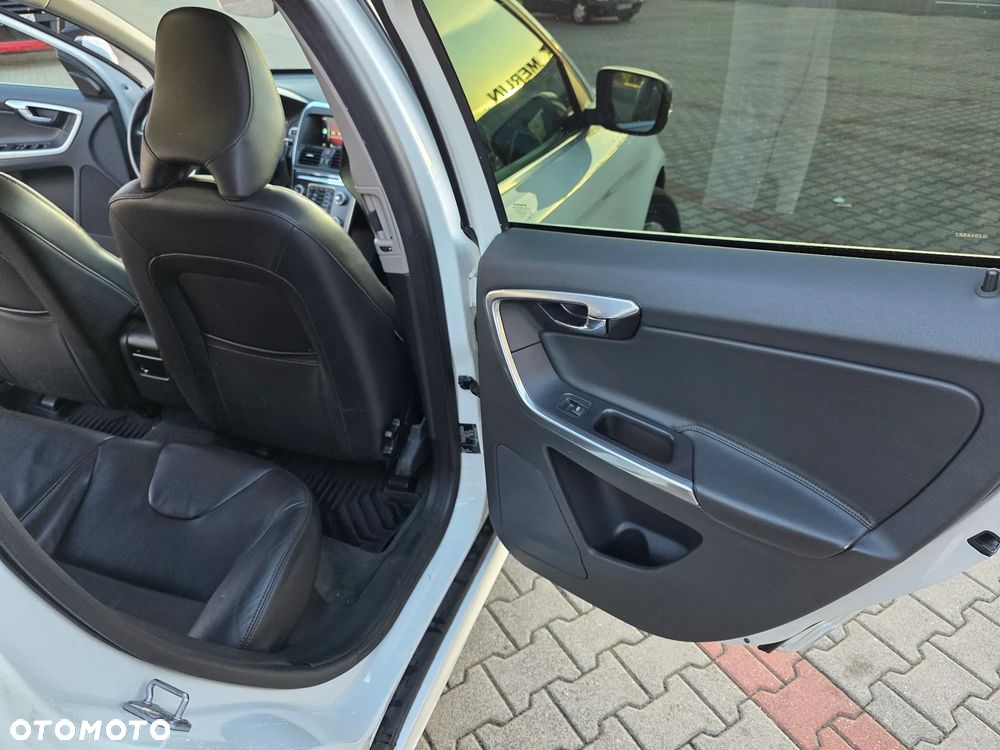 Volvo XC 60 D3 Drive-E Momentum - 26