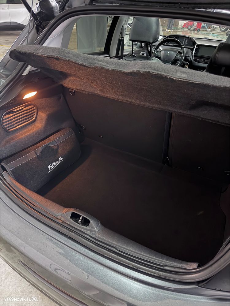 Peugeot 208 - 11